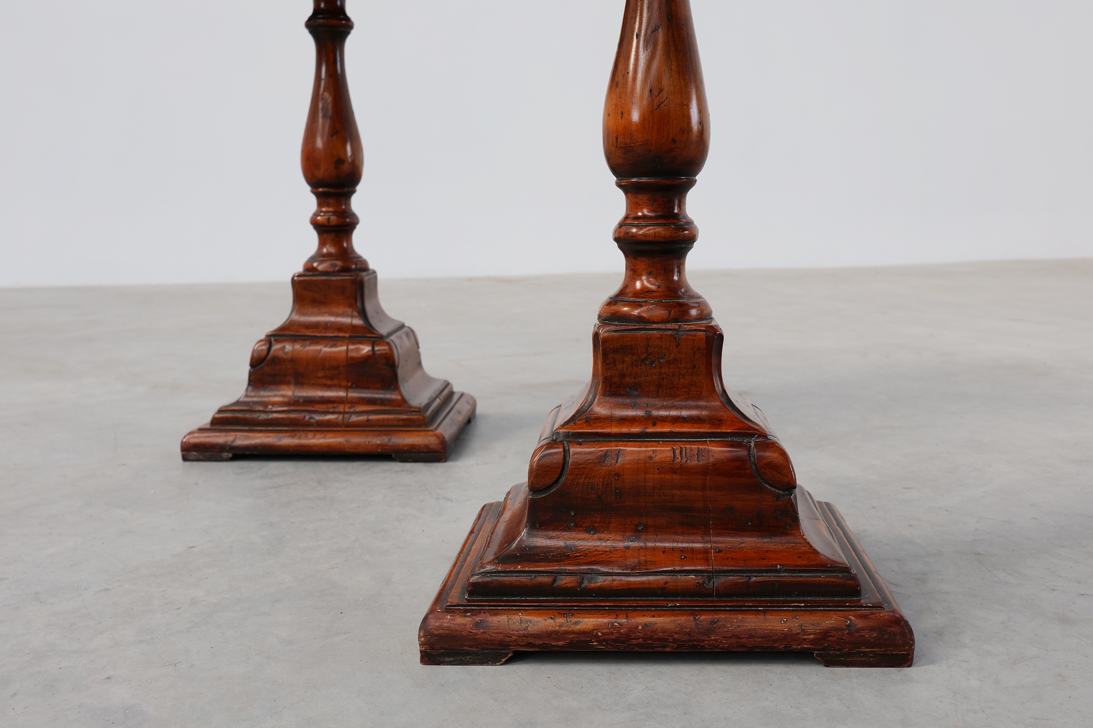 Pair of 20th century English nightstands in George IV stylethumbnail